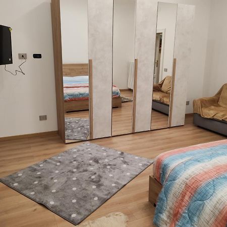 Appartamenti Lungo Fiume 506 Sesto Calende Exterior foto